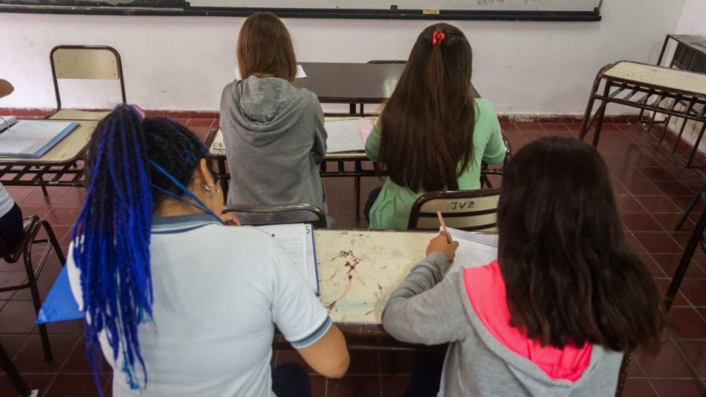Cada año, 100 mil alumnos terminan la secundaria pero adeudan materias y no se reciben