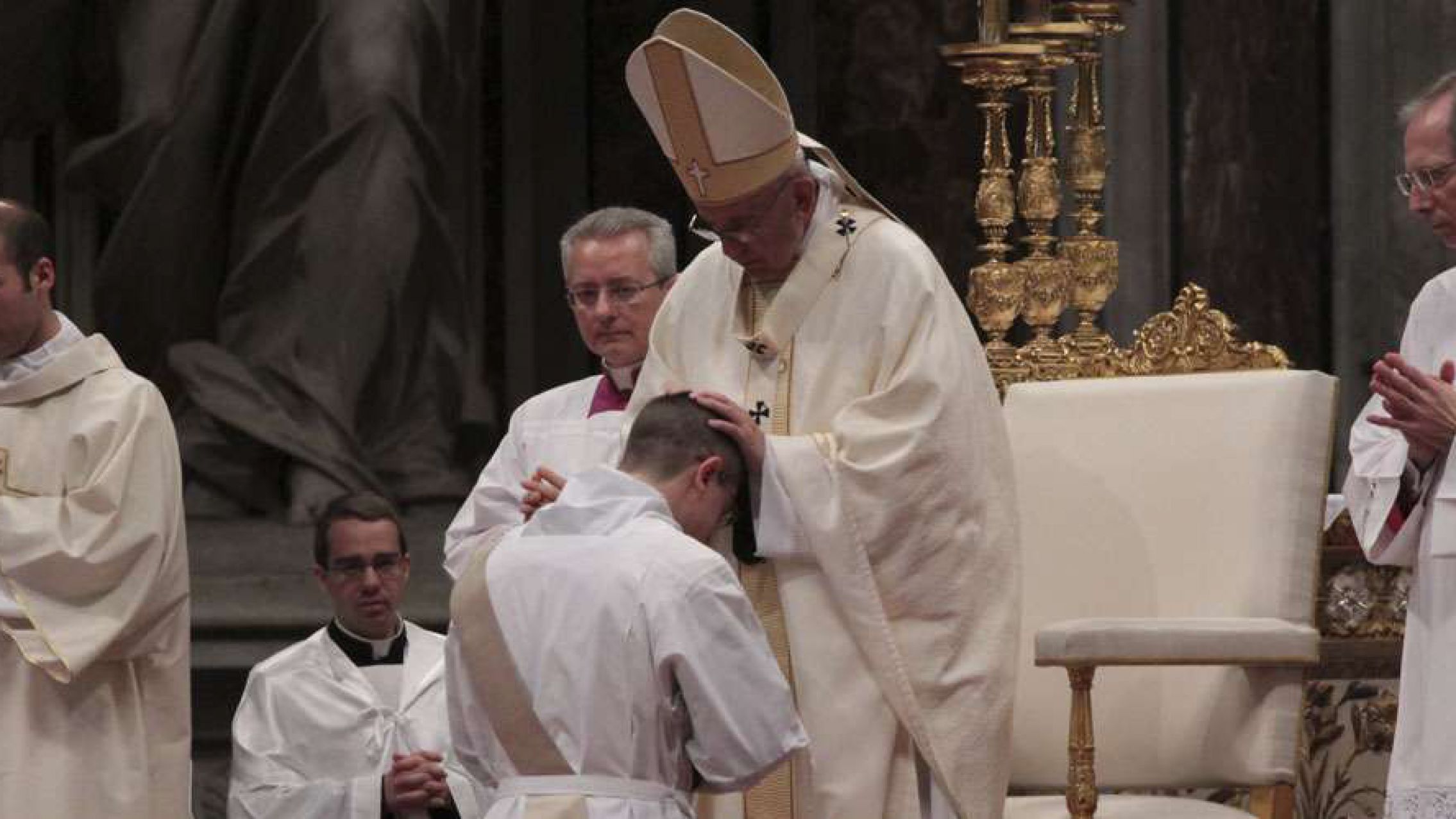 El papa Francisco podría autorizar que hombres casados sean ordenados sacerdotes