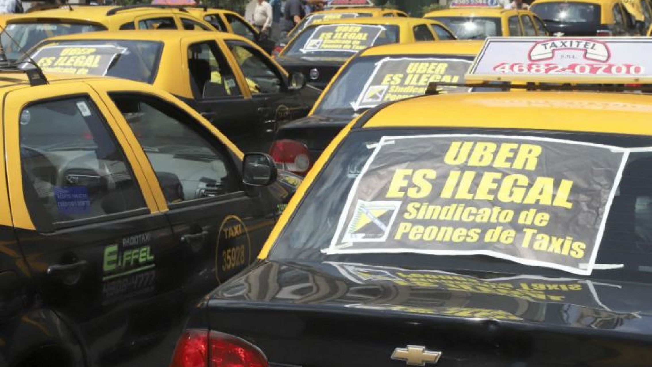 Caos en el centro porteño por protesta de taxistas