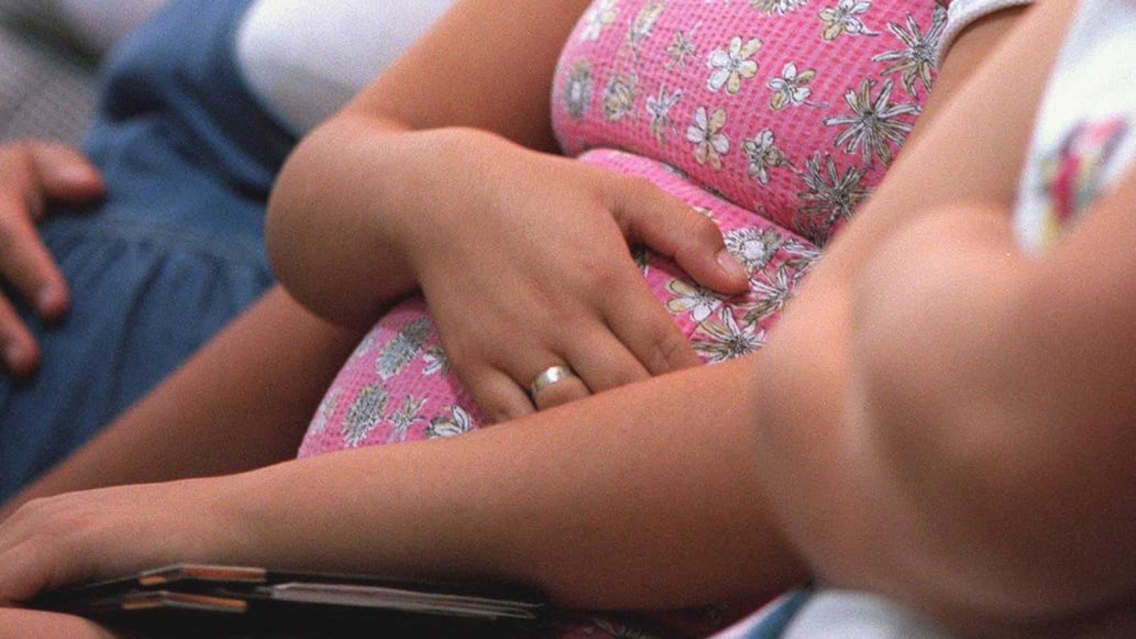 Culpa de la ideología de género: disminuyeron un 25,5% los nacimientos en menores de 19 años