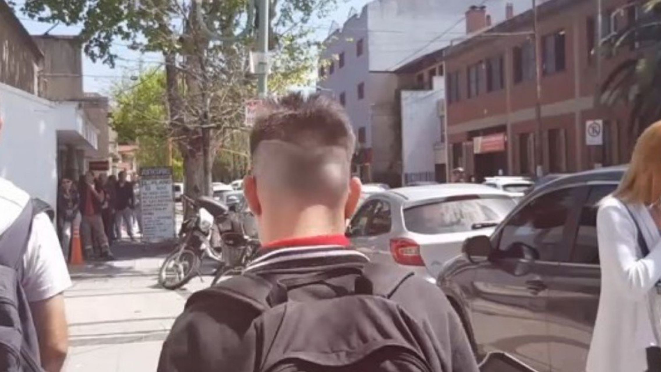 Obligan a un colegio a respetar "la identidad" de un chico trans que solo tiene 13 años