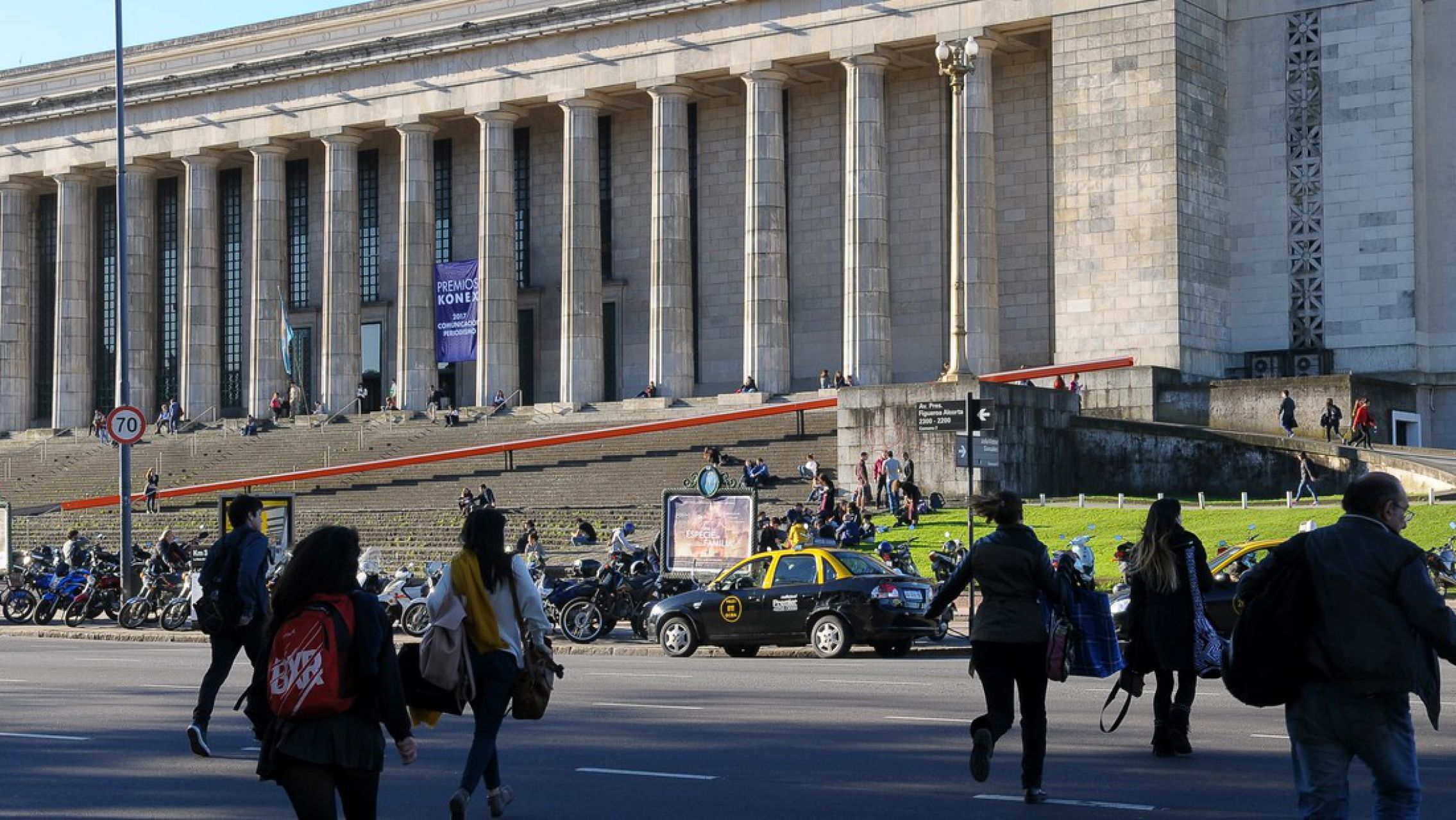 "Los extranjeros llegan, estudian en la Argentina y después se vuelven a su país"