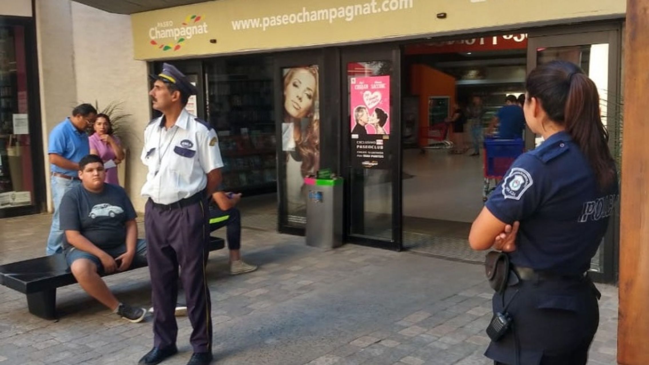 Pilar: El shopping Paseo Champagnat violó la cuarentena y abrió sus locales