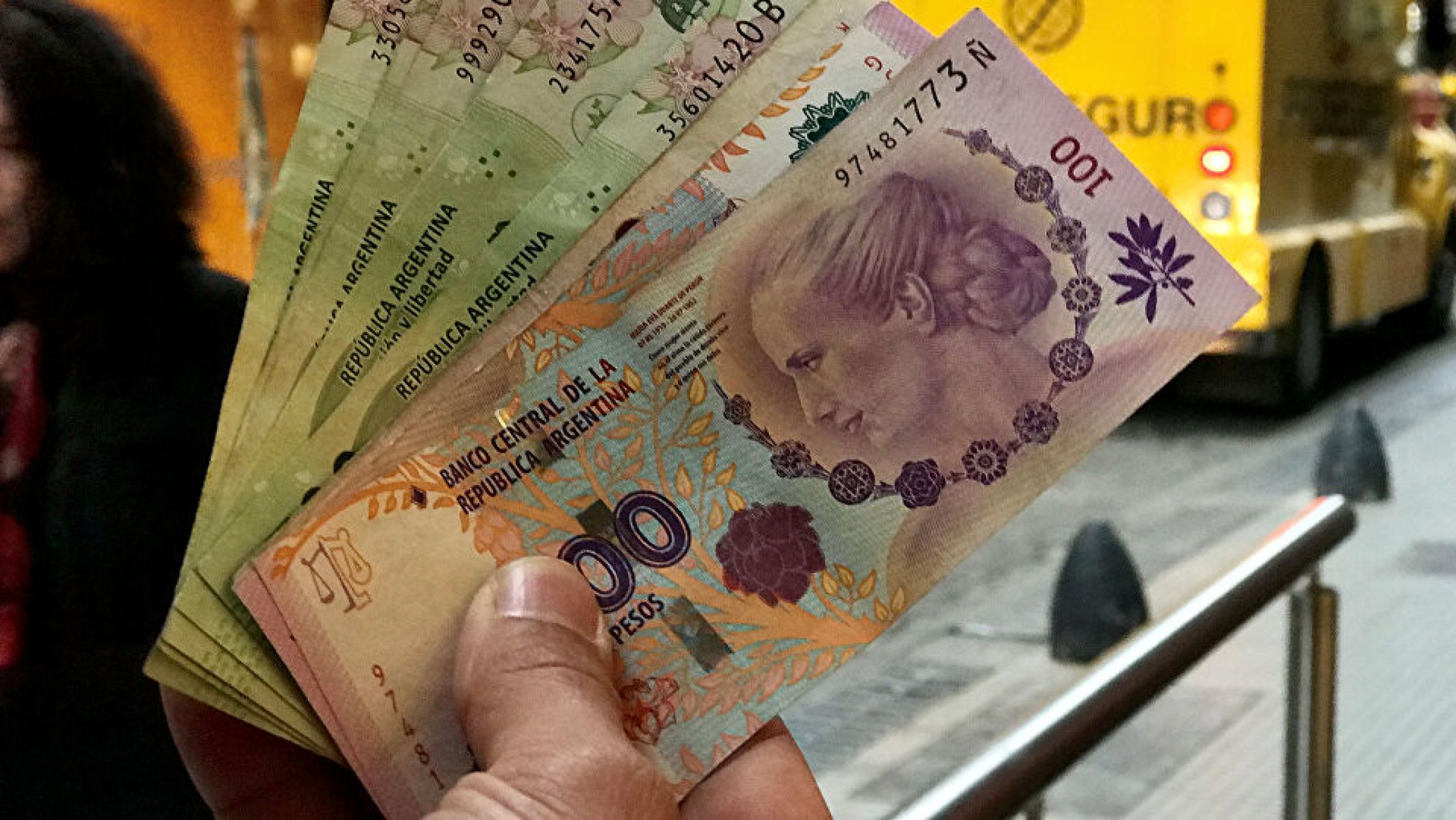 Analizan emitir billetes de $5.000 para abaratar los costos de imprimir dinero