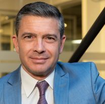 Un periodista quiso corregir un cartel en una toma de colegio, pero estaba bien escrito