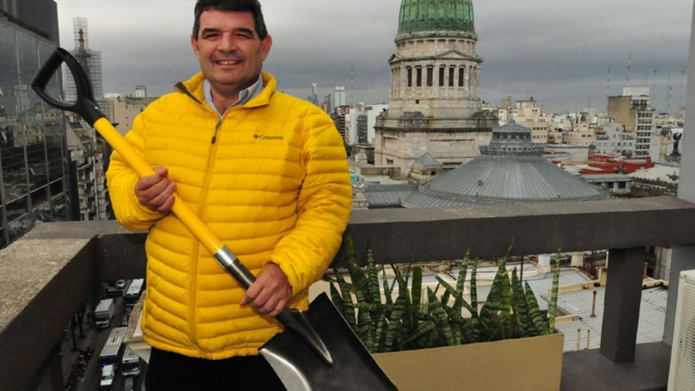 Alfredo OImedo: "Falta que pongan un dólar para jugar al metegol"