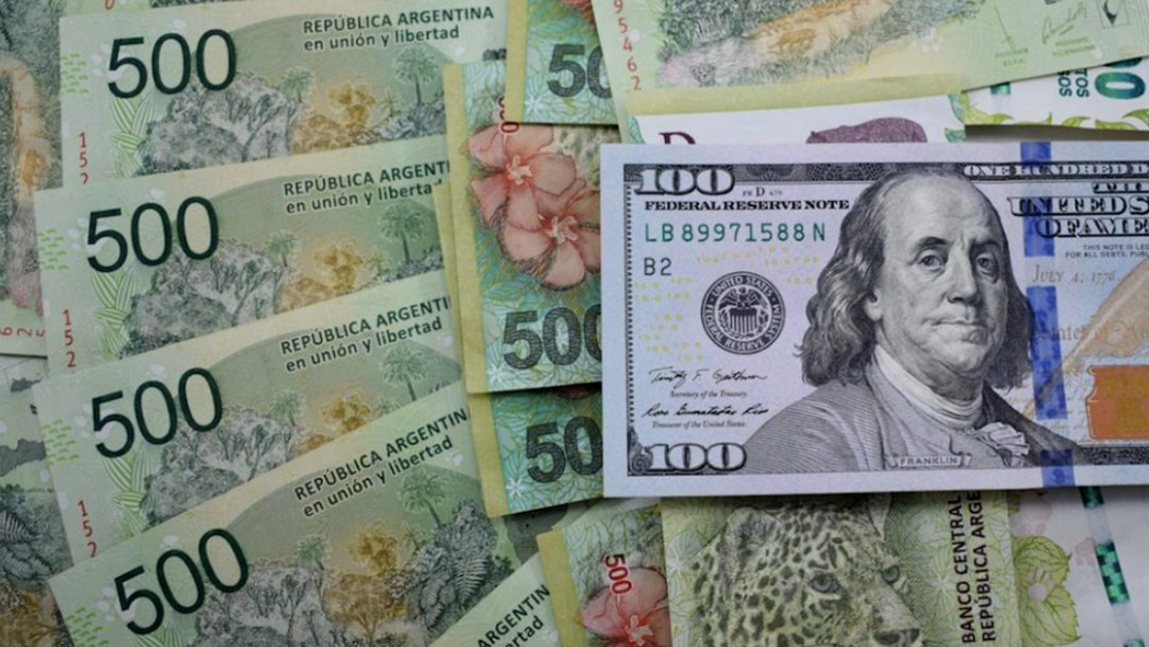 El dólar da un nuevo salto y se acerca a los $500