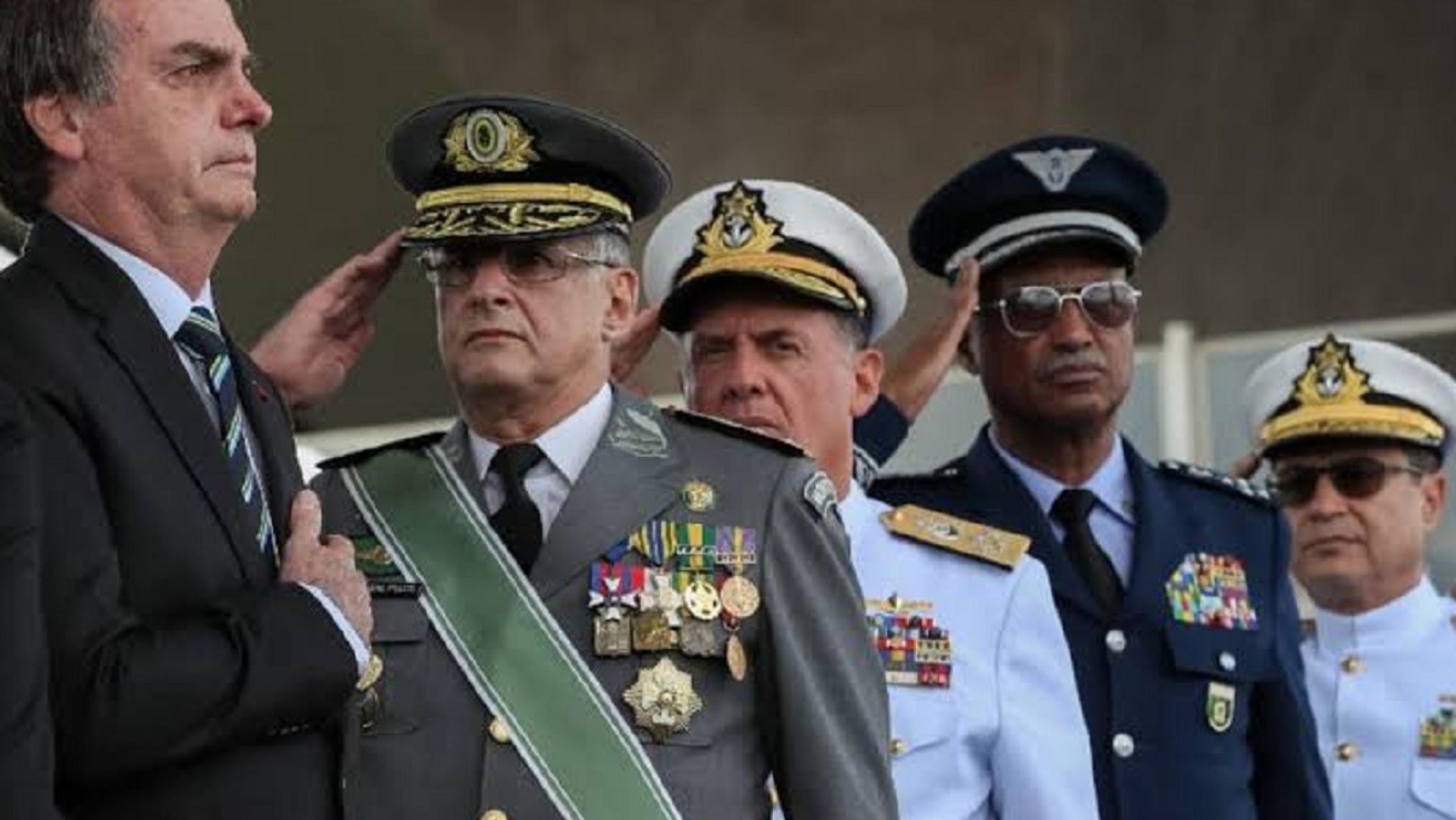 Tensión en Brasil: Bolsonaro espera el escrutinio paralelo de los militares para hablar