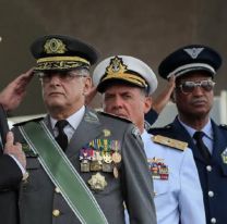 Tensión en Brasil: Bolsonaro espera el escrutinio paralelo de los militares para hablar