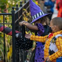 Postales de Halloween: un tucumano echó niños a sifonazos