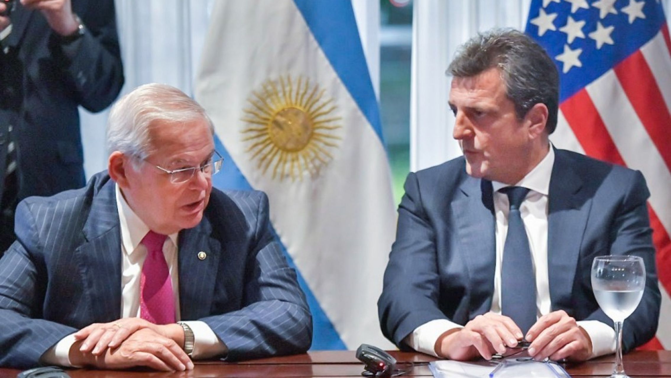 Senadores de EEUU impulsan a Massa para la presidencia del BID y el Gobierno entra en alarma total