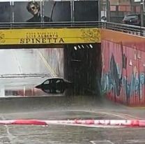 ¿No se inunda más? Así fue el dramático rescate de un auto en un bajo nivel hecho por Larreta