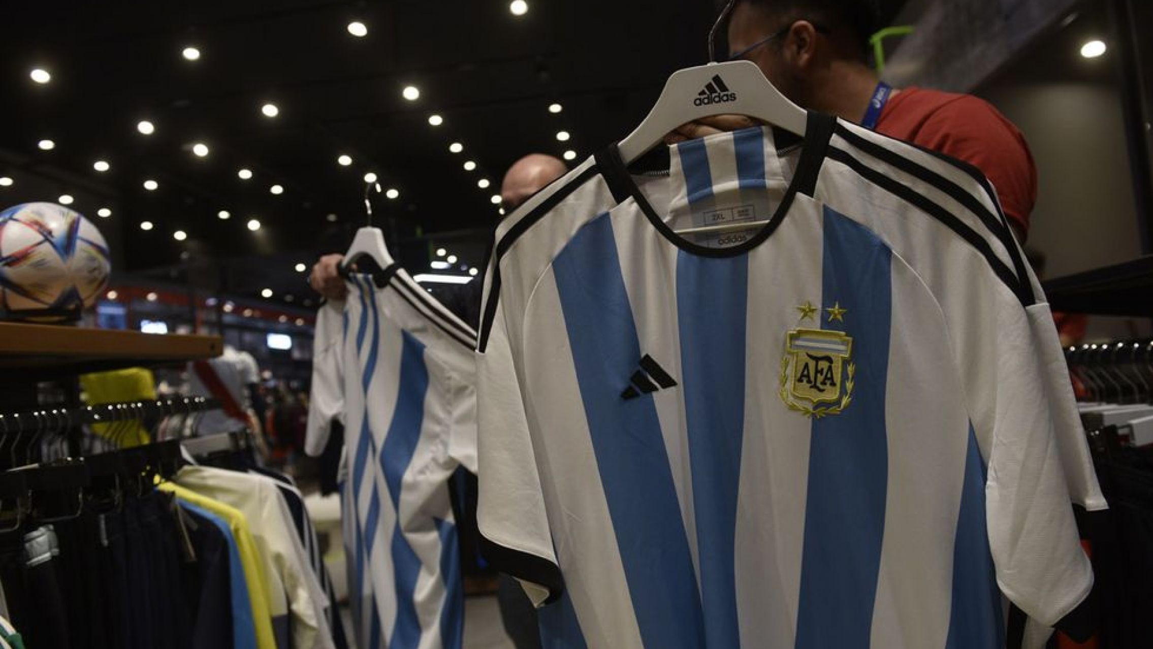 Mundial: cuánto aumentó la camiseta de Argentina de 2010 a 2022 y cuánto cuesta una buena réplica
