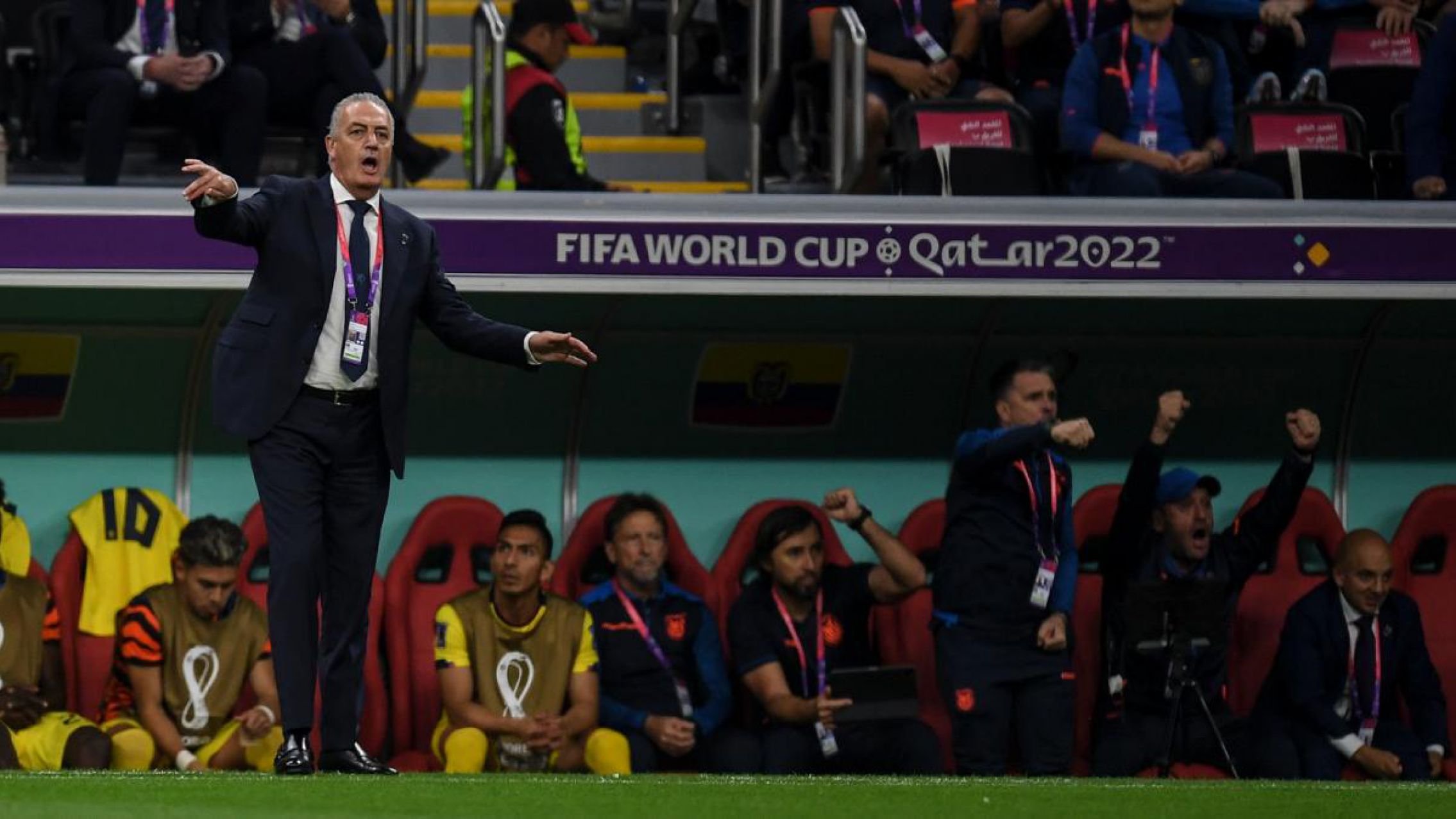 Ecuador inauguró el Mundial con un triunfazo ante el local