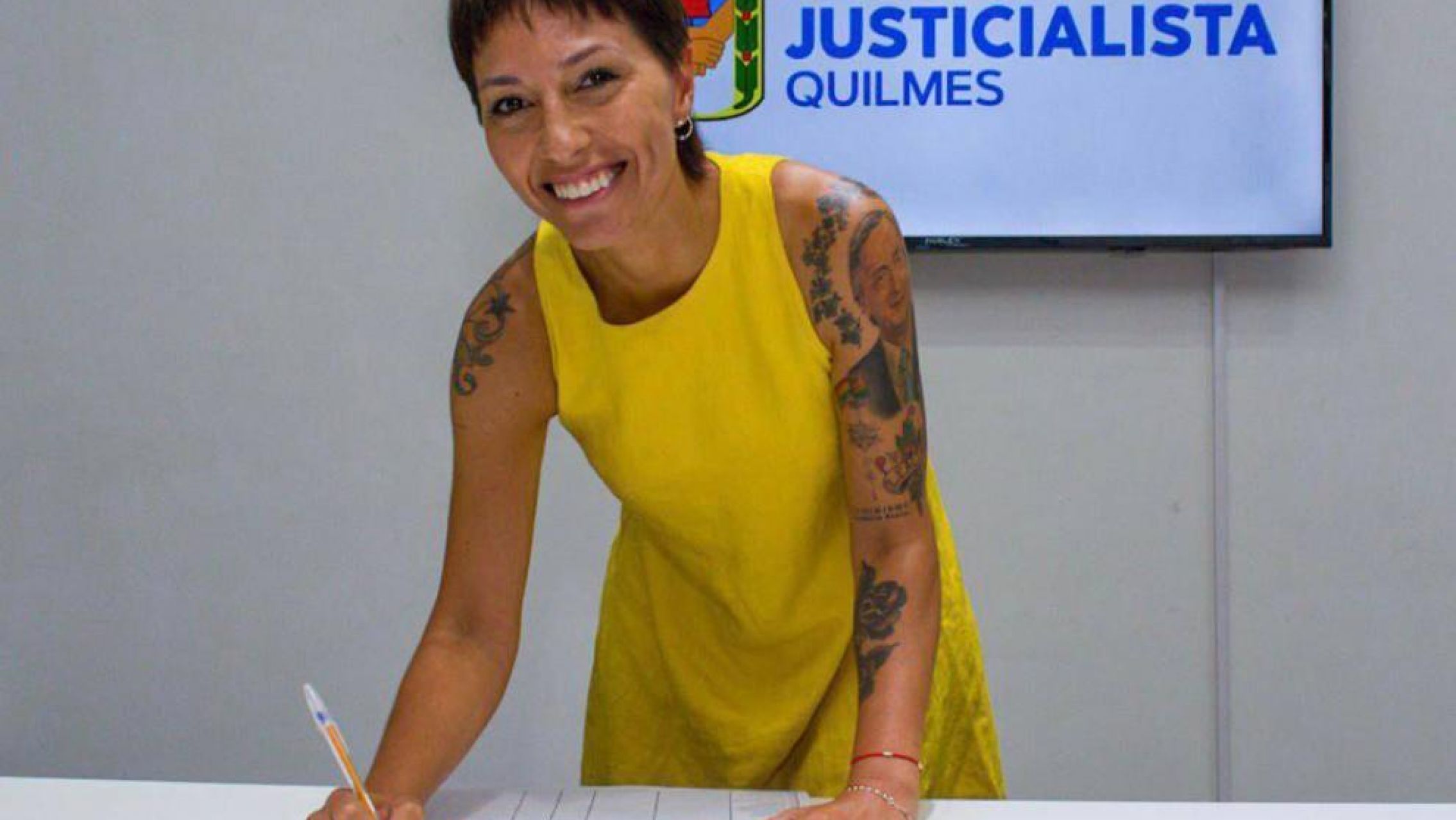 Bizarro: Mayra Mendoza regaló bombachas menstruales en Villa Itatí