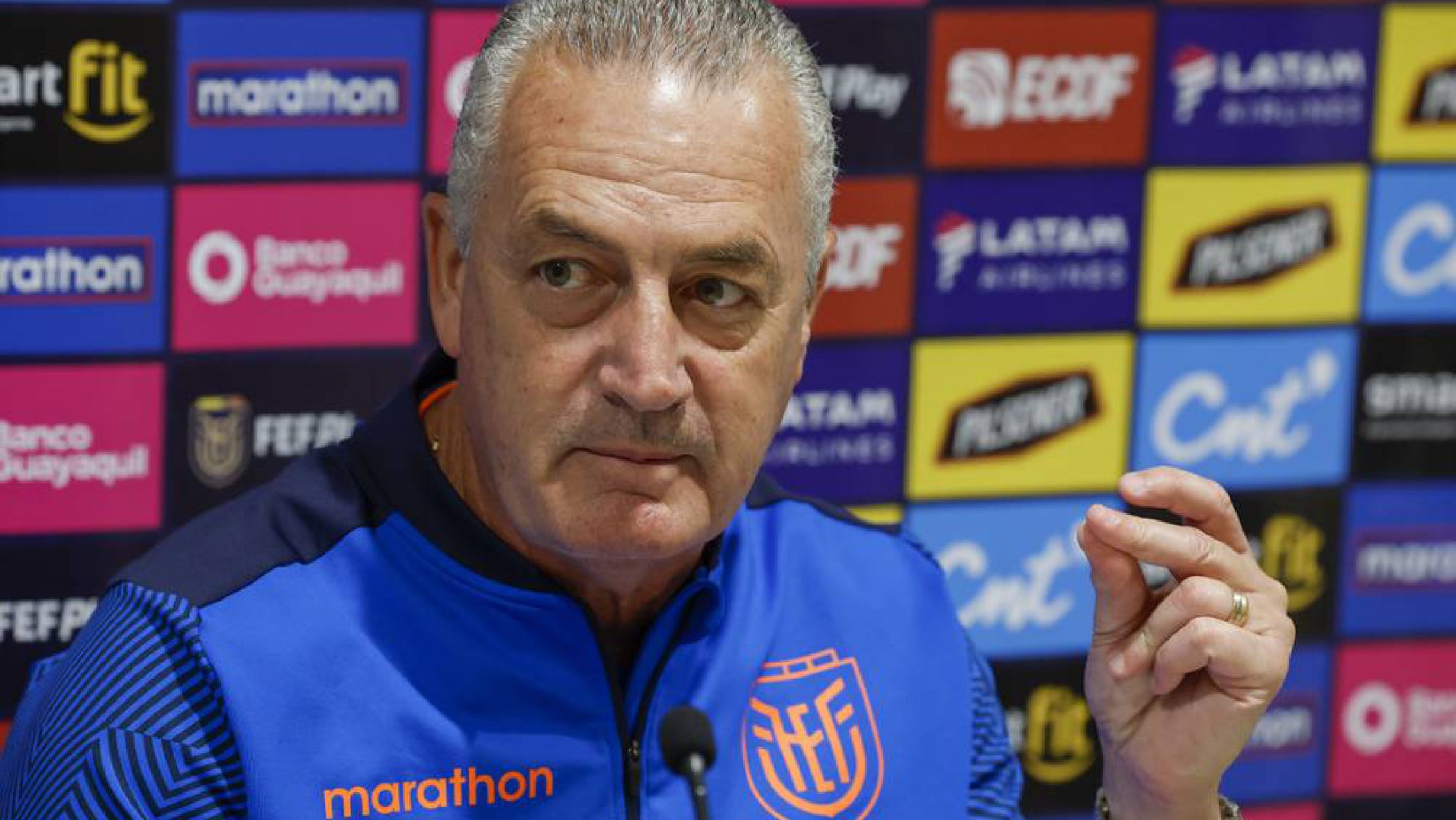 Alfaro, el "duro golpe" por la eliminación de Ecuador y las dudas sobre su futuro: "Tengo que parar la pelota"