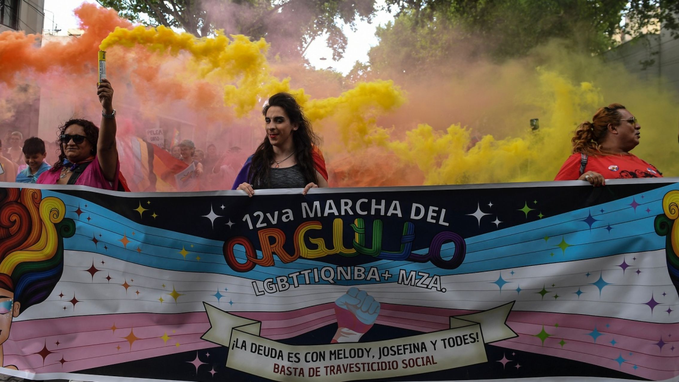 Mendoza se visitó de arcoiris: cientos de jóvenes asistieron a la Marcha del Orgullo