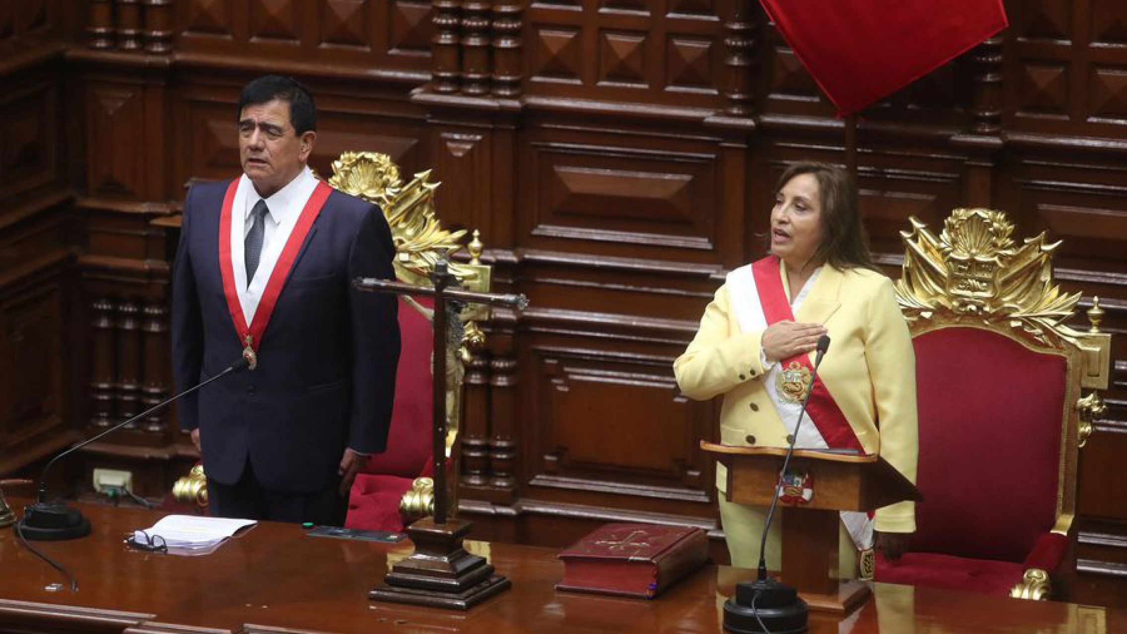 Dina Boluarte se convirtió en la primera mujer gobernante de Perú ante la destitución de Castillo