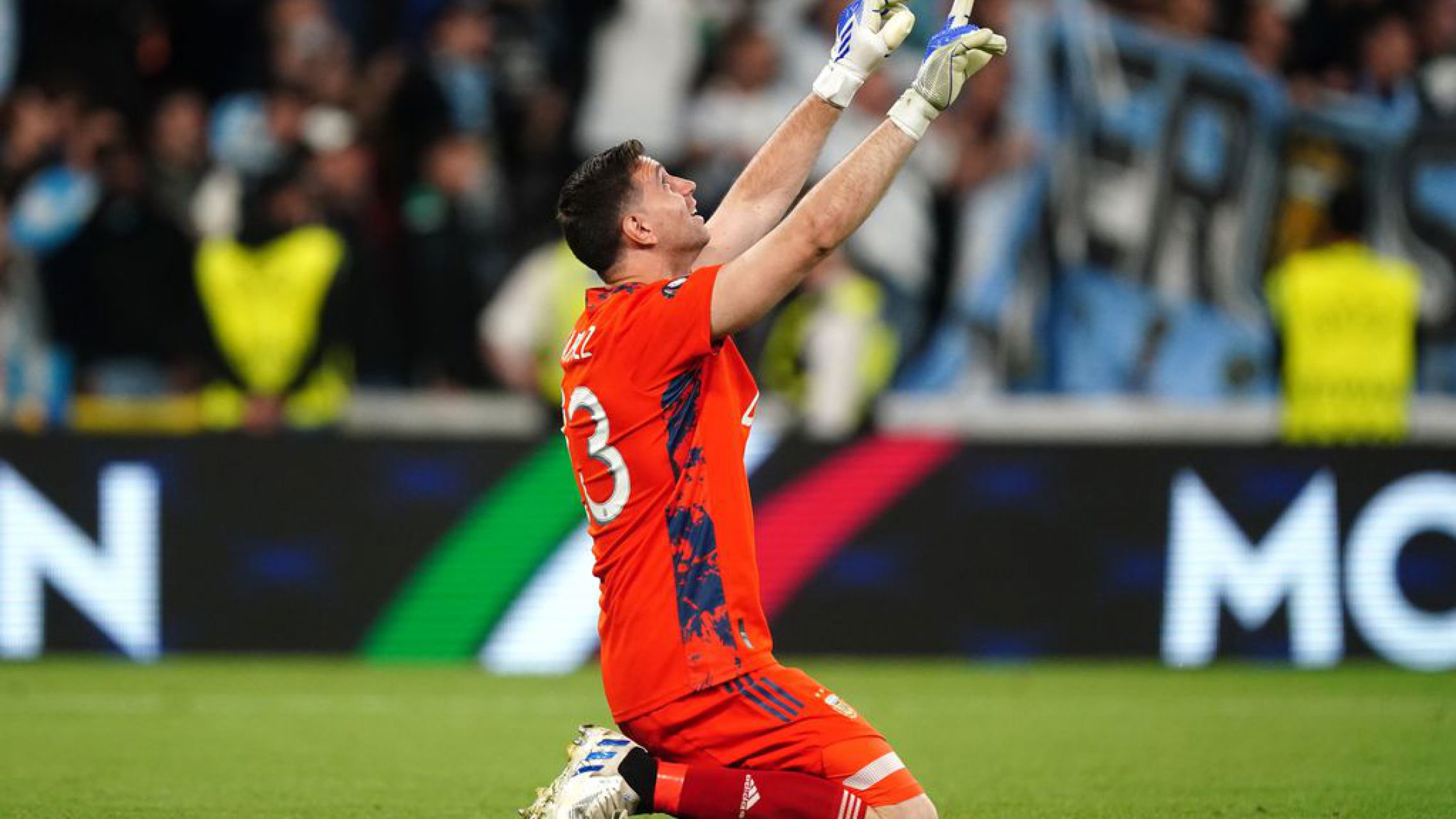 Conocé como es la mansión de Dibu Martinez en Inglaterra