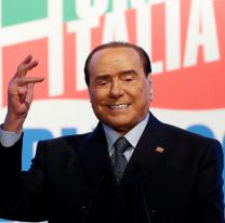 Berlusconi les prometió a los jugadores de su equipo "un autobús de putas" si ganan