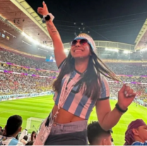 Viral: pasa la gorra en Qatar para poder pagarse una entrada para la final: "Como una vez por día"