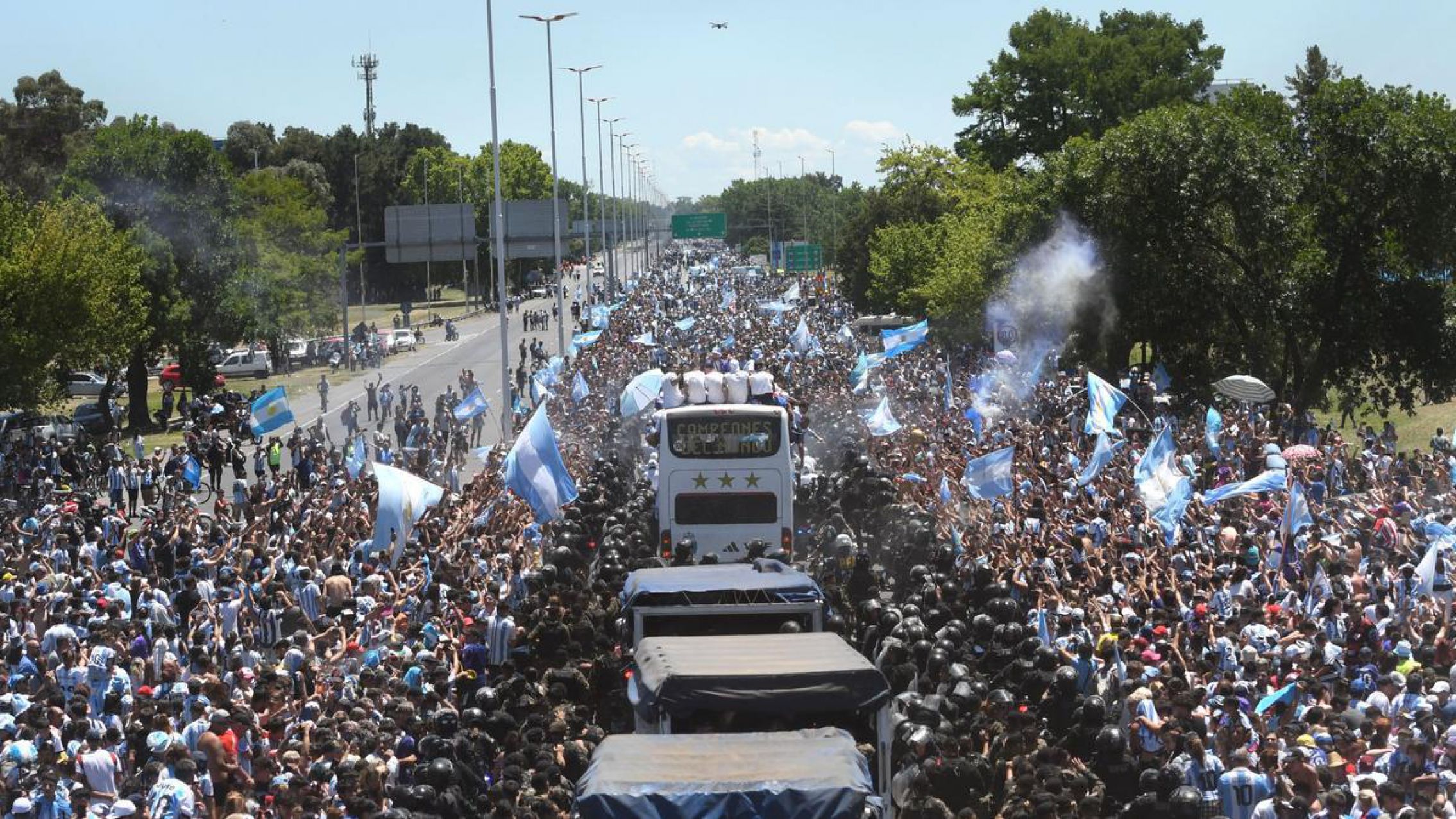 Aníbal Fernández, el día después de los festejos: "Tapia me llamó diciendo que lo habíamos traicionado"