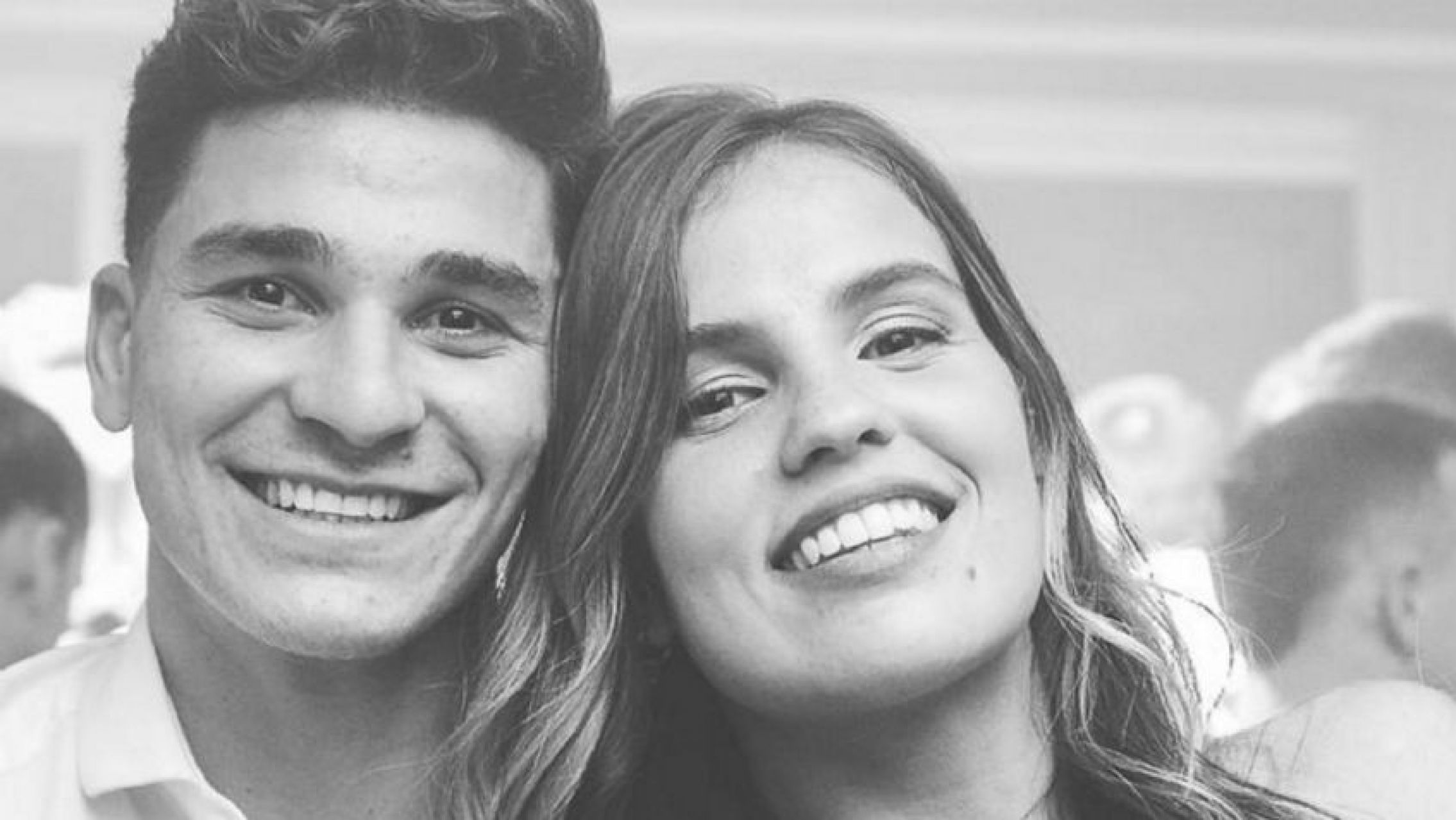 El polémico gesto de la novia de Julián Álvarez con los fans del jugador