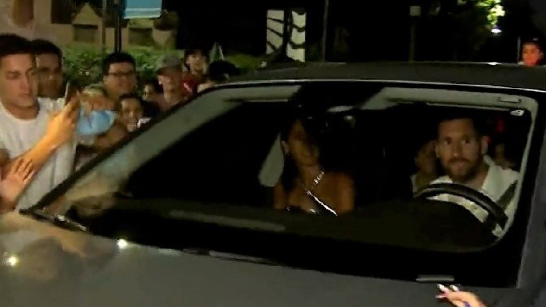 Messi revolucionó Rosario: asistió a la fiesta de 15 de su sobrina y fue ovacionado
