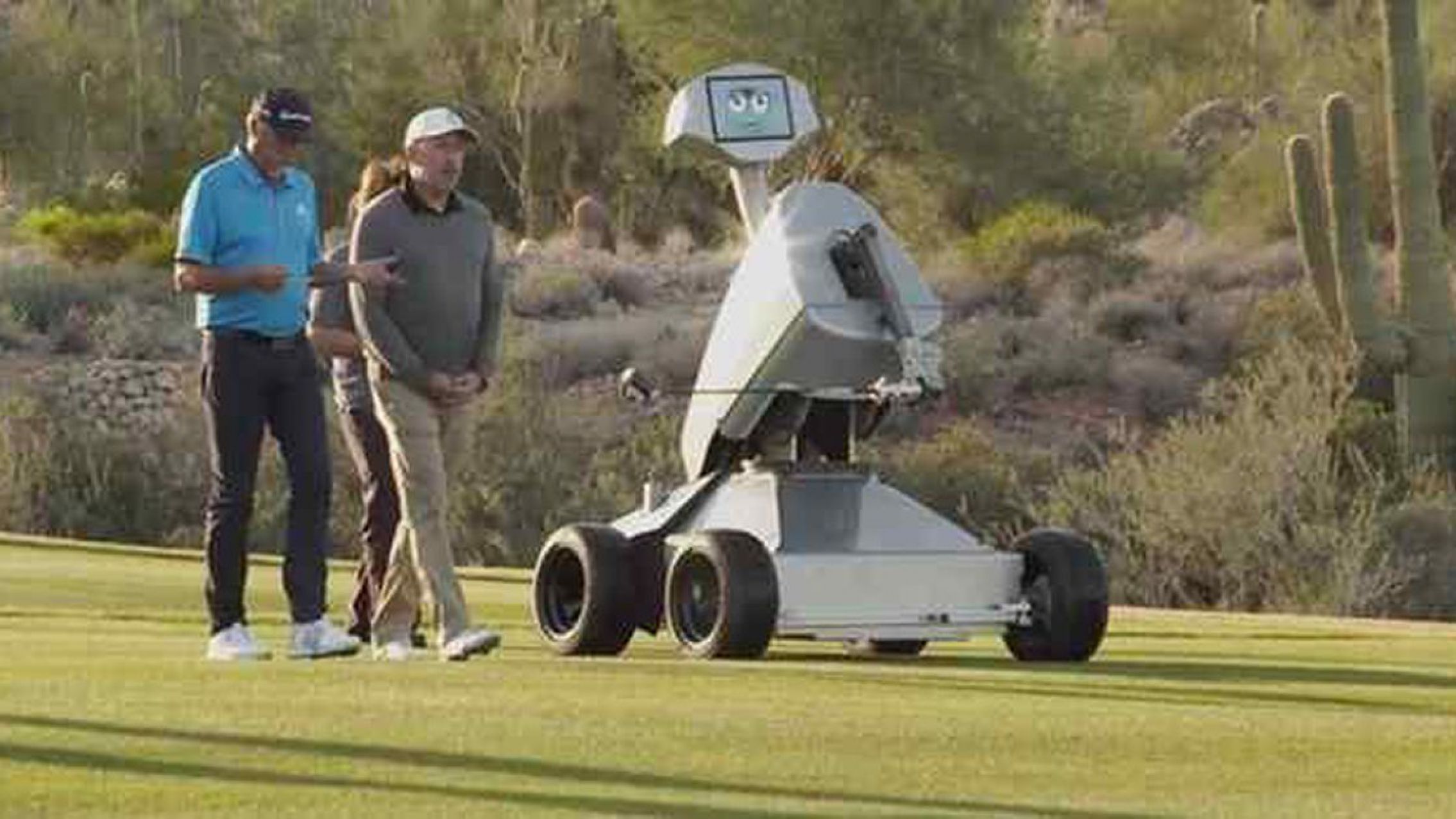 Crean un impresionante robot golfista capaz de hacer hoyo en uno