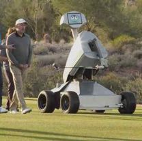 Crean un impresionante robot golfista capaz de hacer hoyo en uno