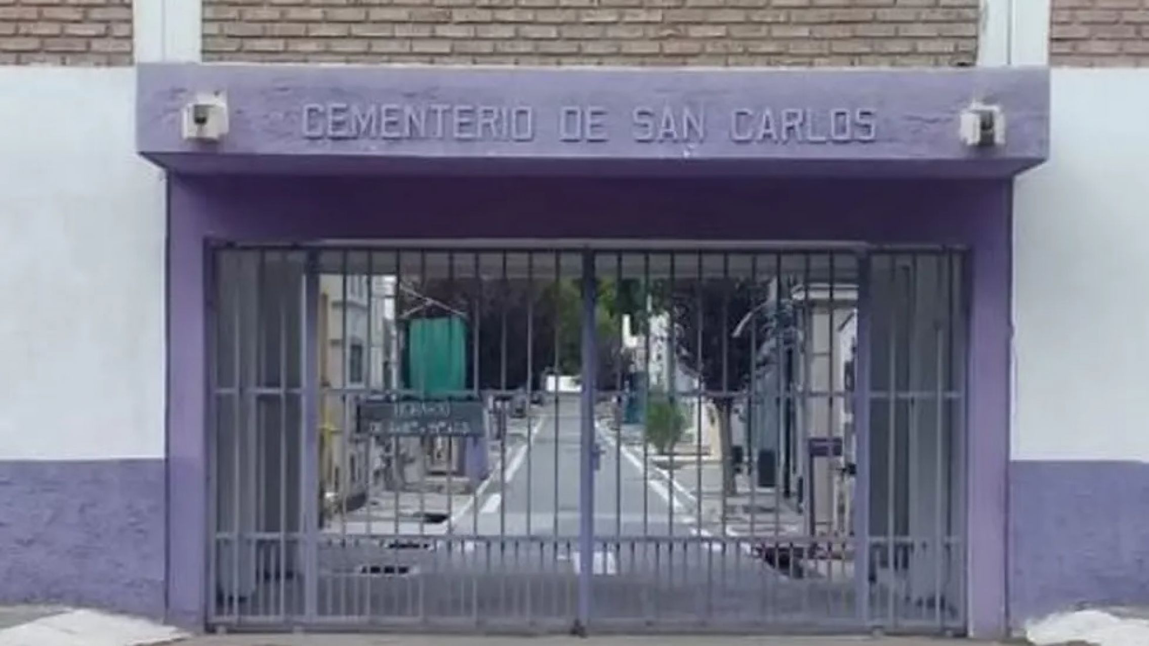 Misterio en Mendoza: se le cayó la pelota dentro de un cementerio, la fue a buscar y nunca salió