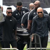 El último adiós a Pelé: una multitud despide al astro brasileño en el estadio del Santos