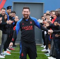 Pasillo y aplausos para el campeón: así recibieron a Messi en el PSG