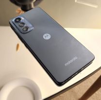 Llevó a reparar su celular al servicio técnico de Motorola y le cambiaron el IMEI