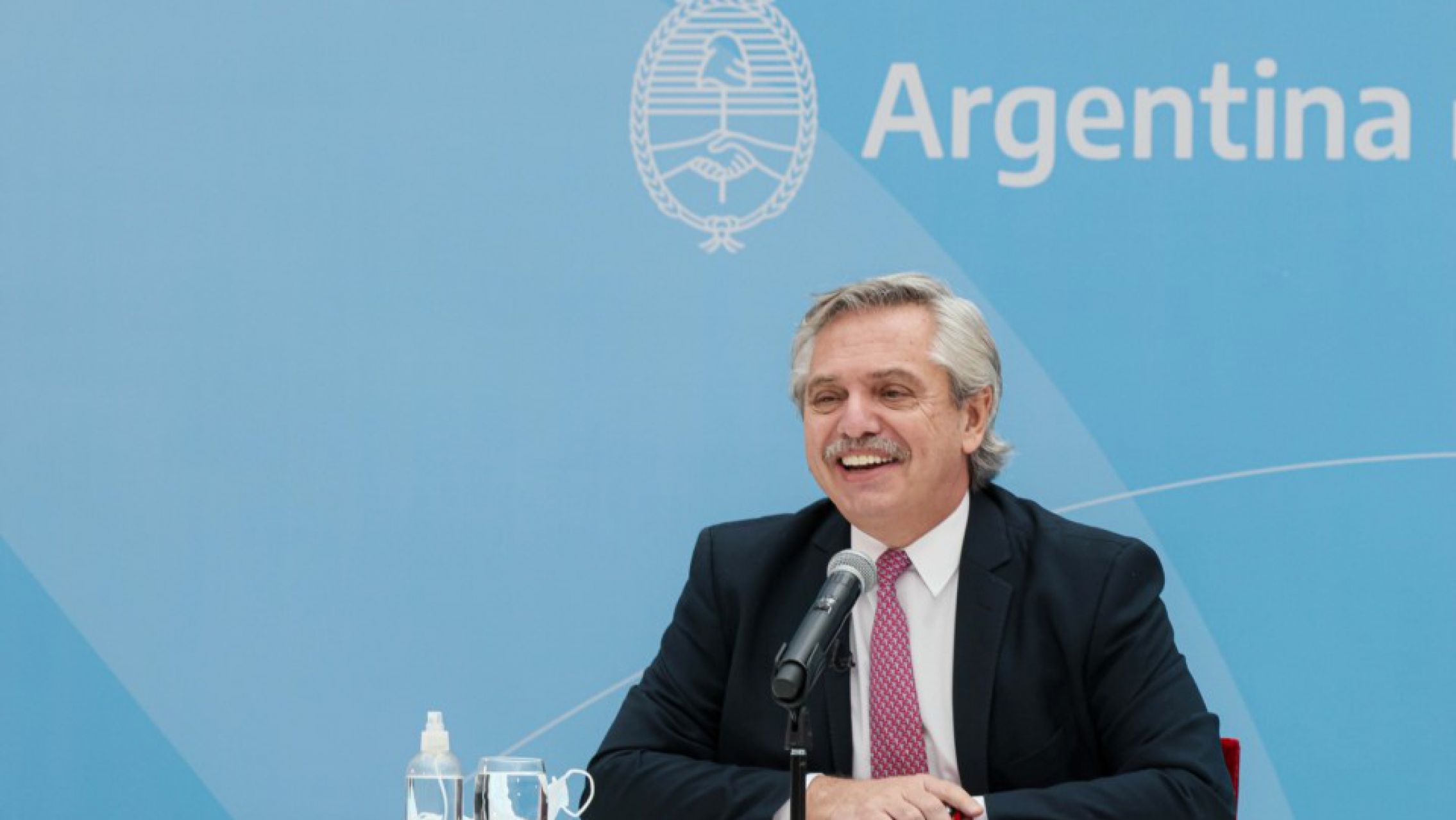 Alberto Fernández fue escrachado en Miramar: "Chorro" le gritaban