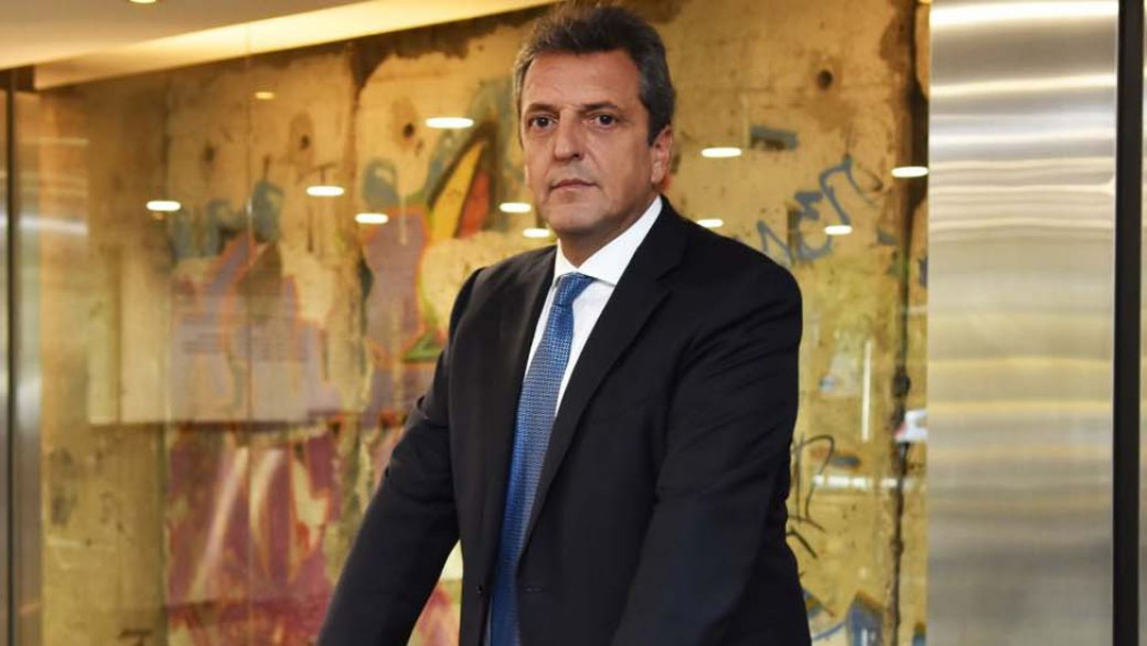 Según una encuesta, el 55 por ciento aprueba las medidas del ministro de Economía