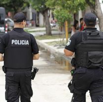 Rosario: cinco polic&iacute;as detenidos por "plantar" pistolas a un joven inocente