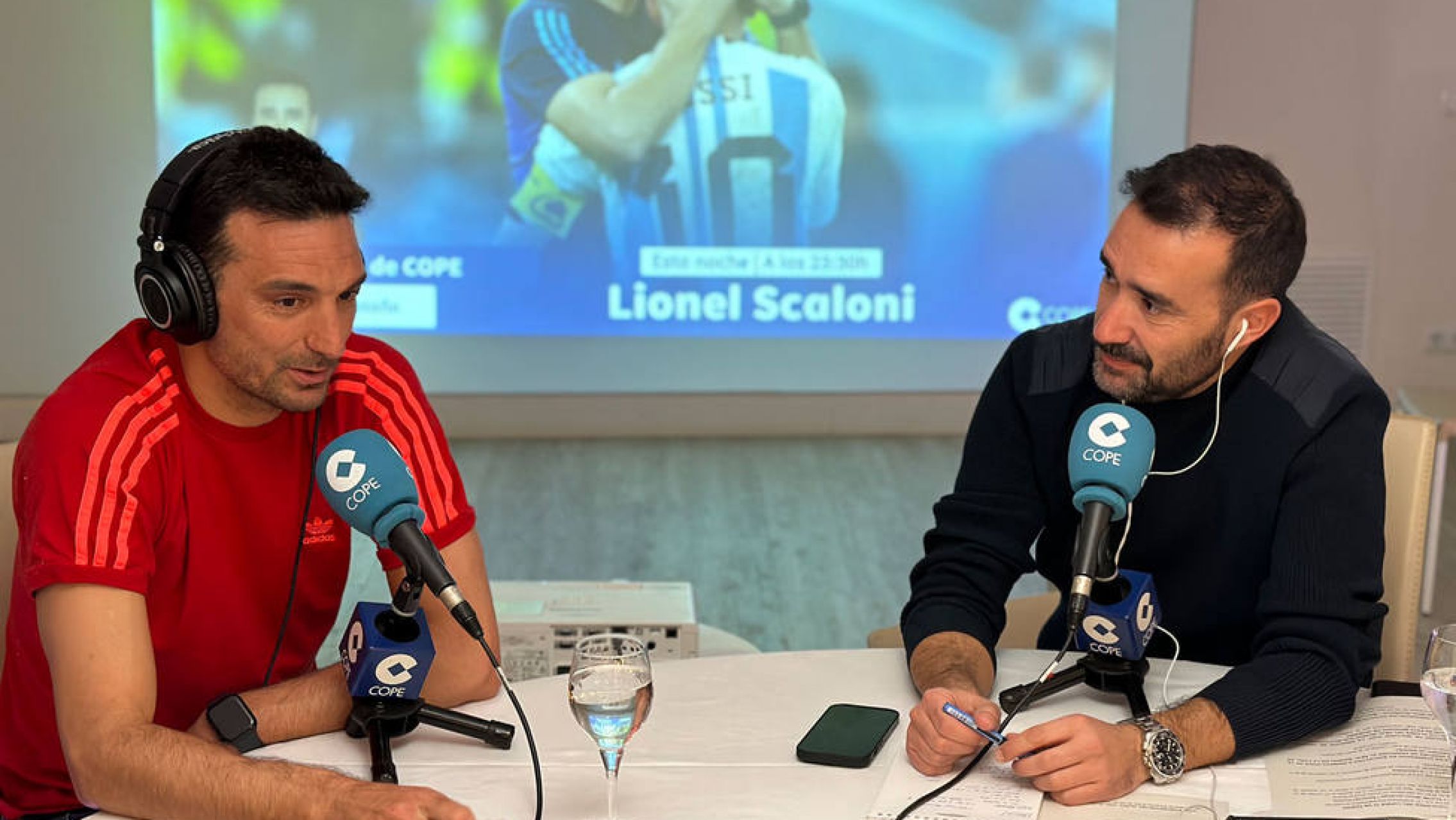 ¿Continuidad? ¿Maradona o Messi? ¿Dirigiría España?: Scaloni habló de todo desde Mallorca