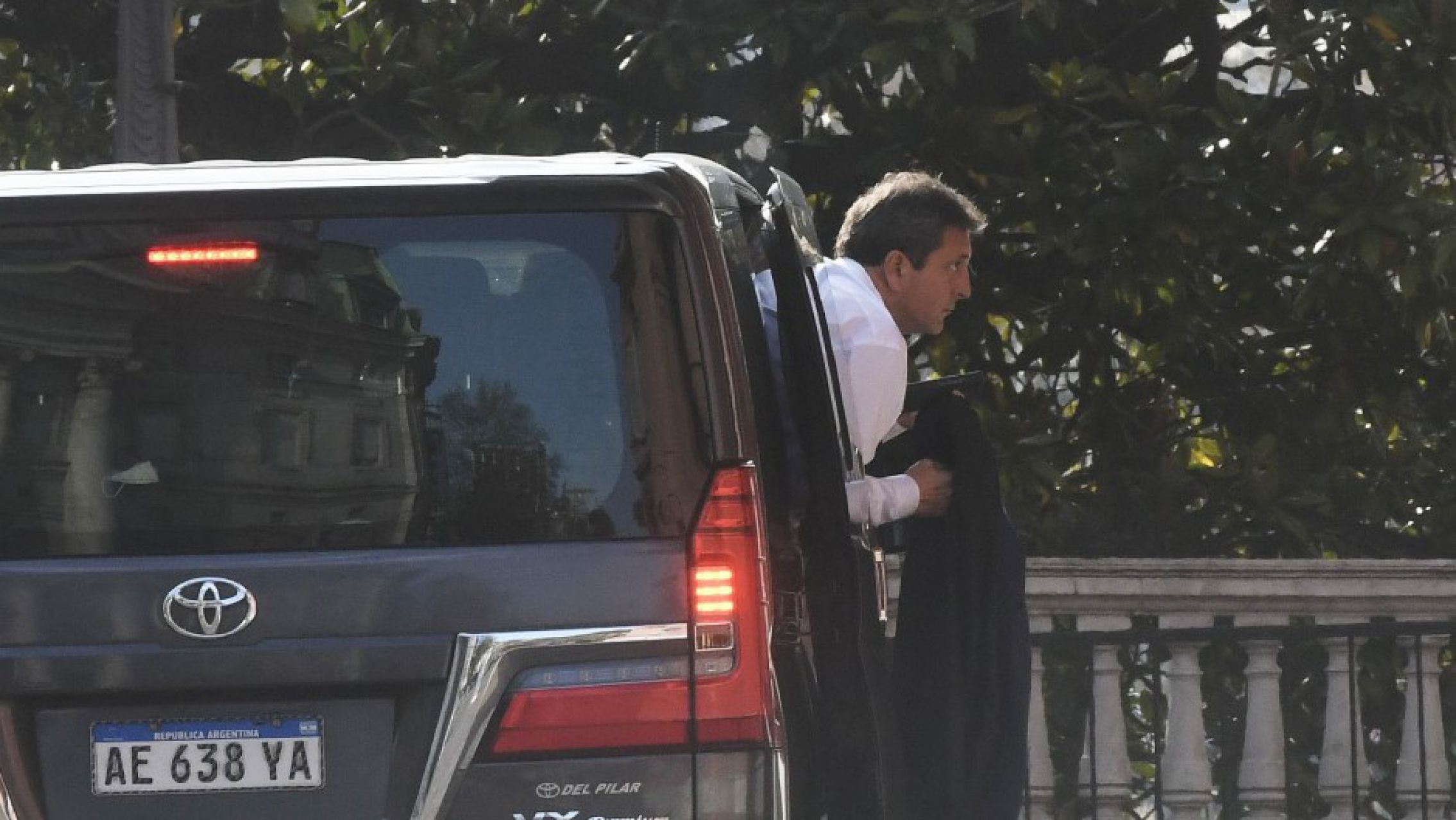 Economía apunta a un grupo de fondos que empuja la corrida y perdió USD 30 millones con la recompra de deuda