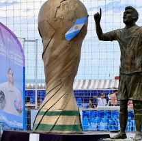 Inauguraron la primera estatua de Messi como campeón del mundo en Mar del Plata