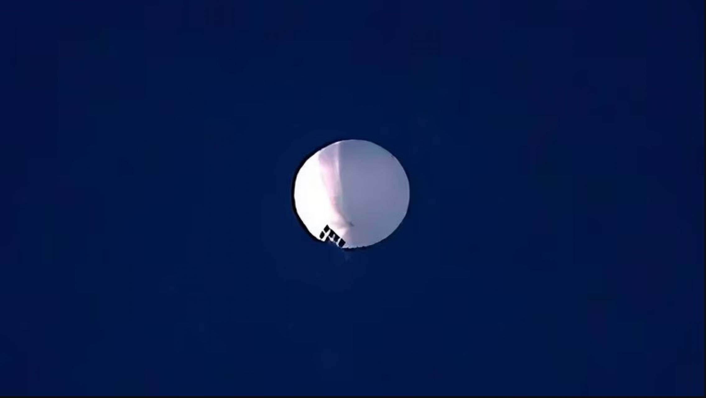 Estados Unidos monitorea un globo espía chino que sobrevuela su espacio aéreo