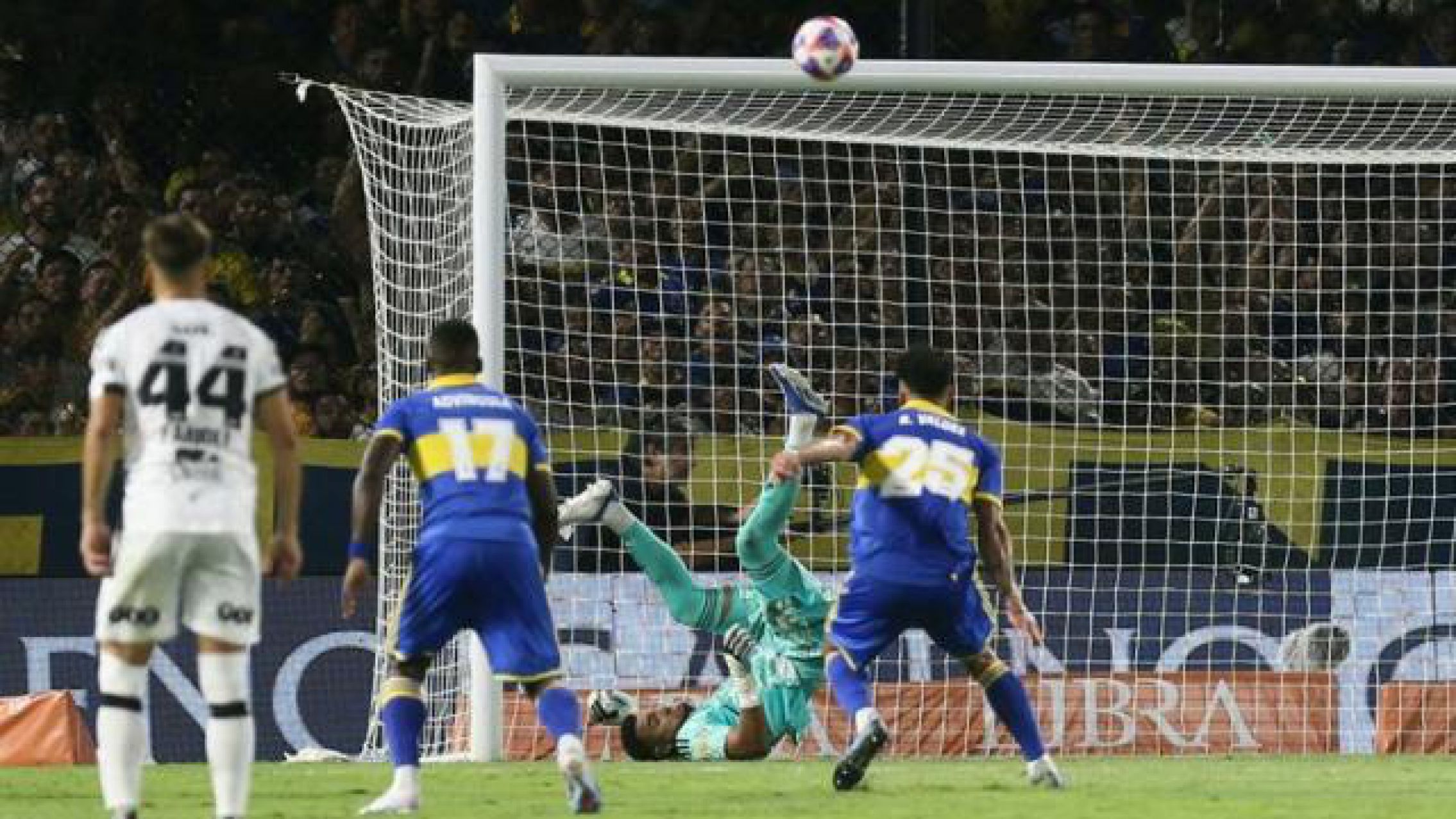 "Chiquito" Romero salvó a Boca y empató 0 a 0 de local ante Central Córdoba