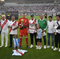 River homenajeó a los campeones del mundo con la presencia de Passarella en el Monumental