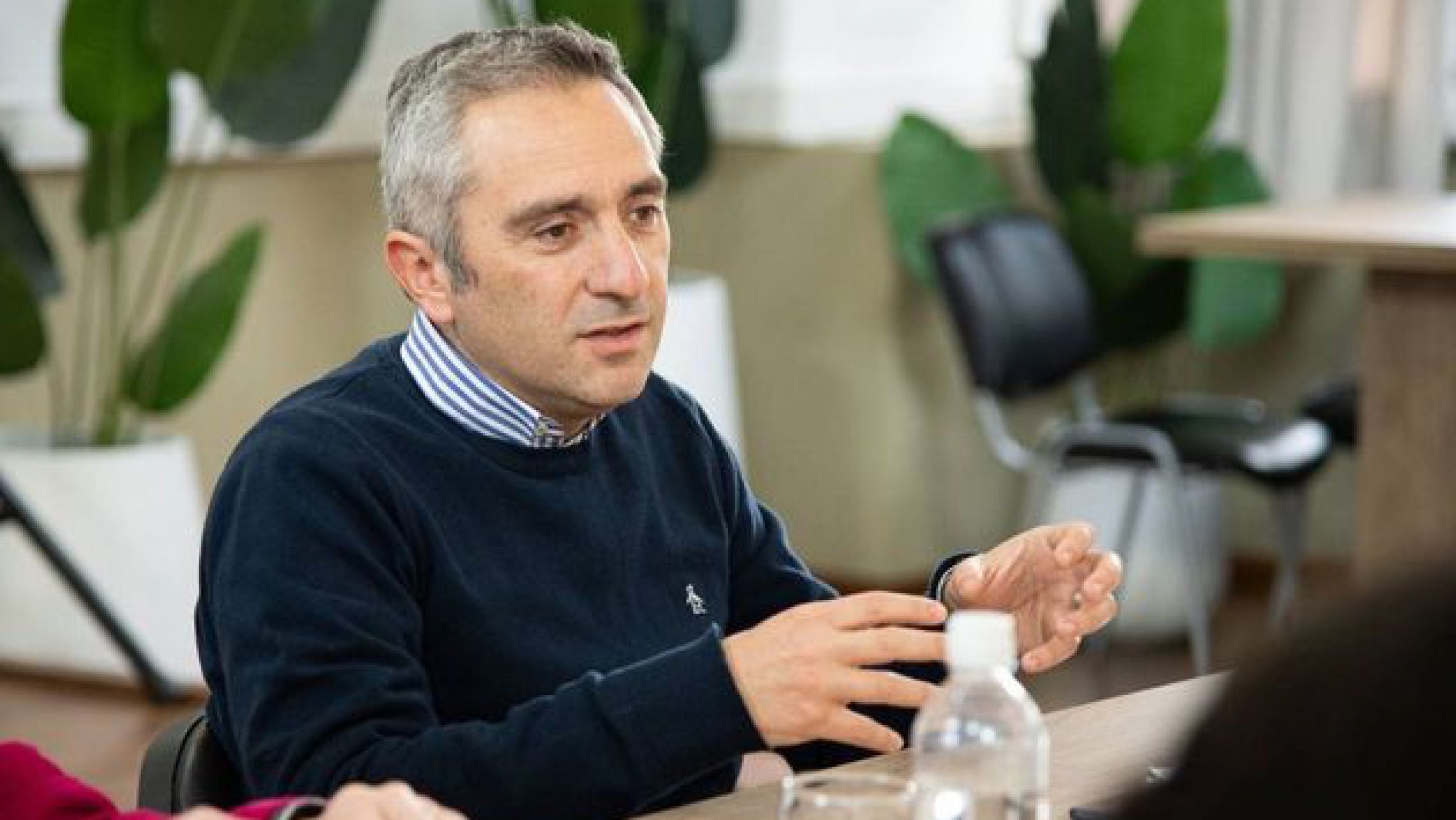 Larroque confirmó que en la cumbre del PJ apuraron a Alberto para que se baje