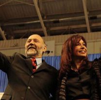 Referentes de Gildo Insfr&aacute;n adoctrinan a menores de edad a cambio de bananas