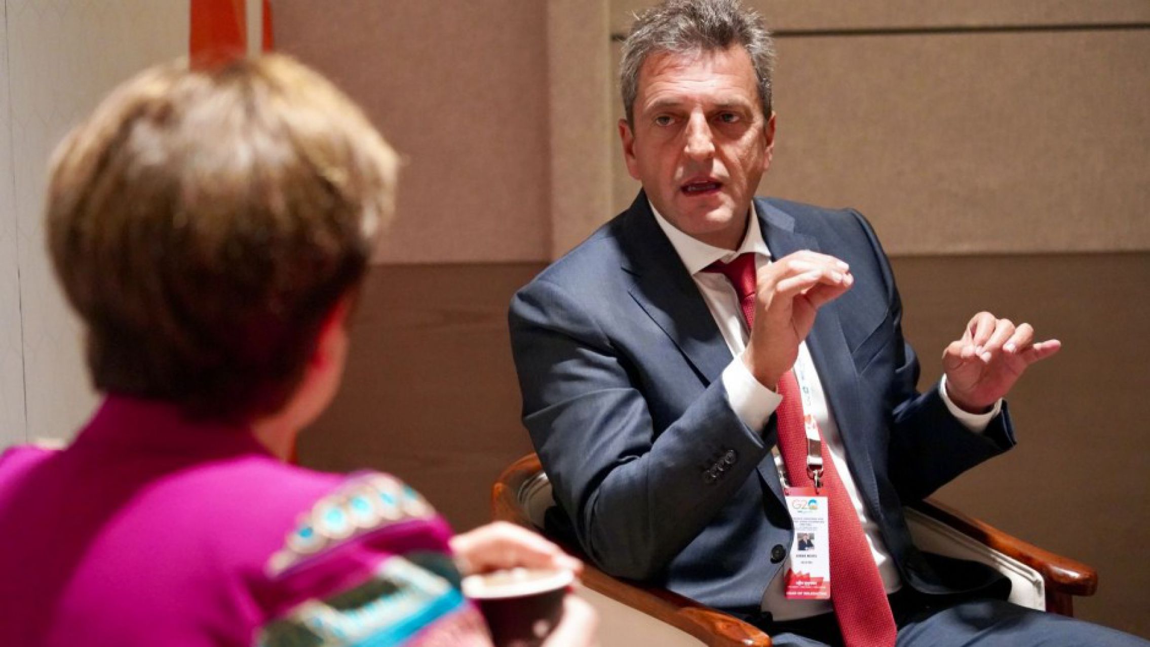 El FMI volvió a pedir al Gobierno ajuste en salarios públicos y jubilaciones y suba de tarifas