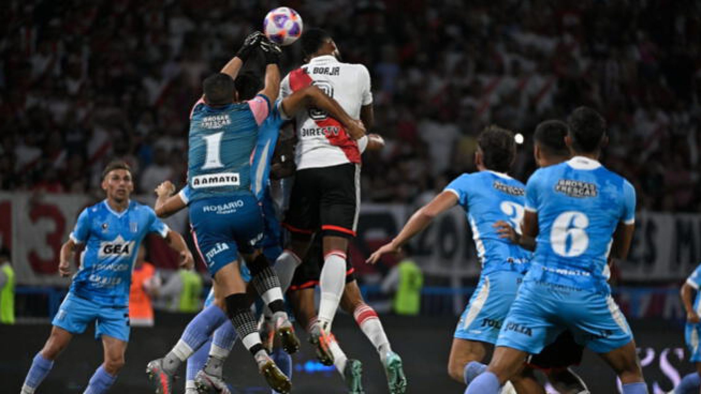 River goleó a Racing de Córdoba y avanzó de ronda en la Copa Argentina