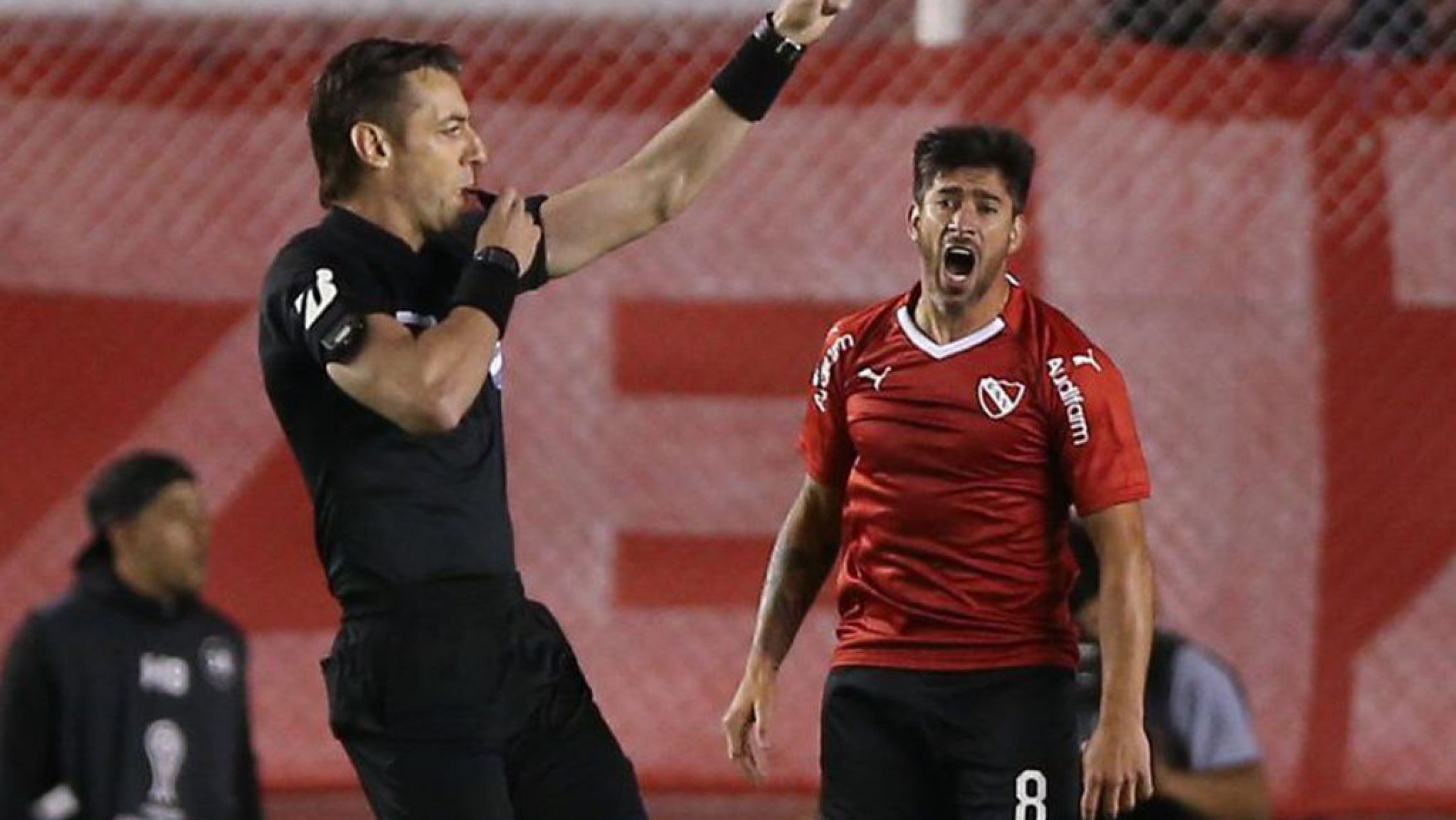 Bélgica: quieren cobrar un impuesto a las tarjetas rojas del fútbol