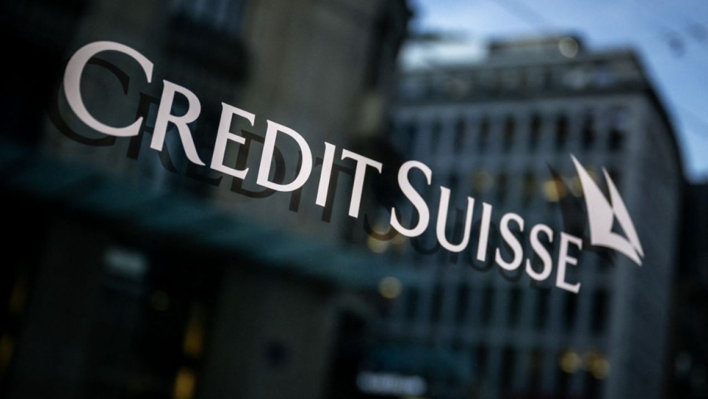 Fuerte caída de las acciones de Credit Suisse pese al rescate de 54 mil millones de dólares del Banco Nacional Suizo