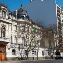 Tensión en el Consulado de Brasil: un hombre armado se atrincheró en el edificio y fue detenido